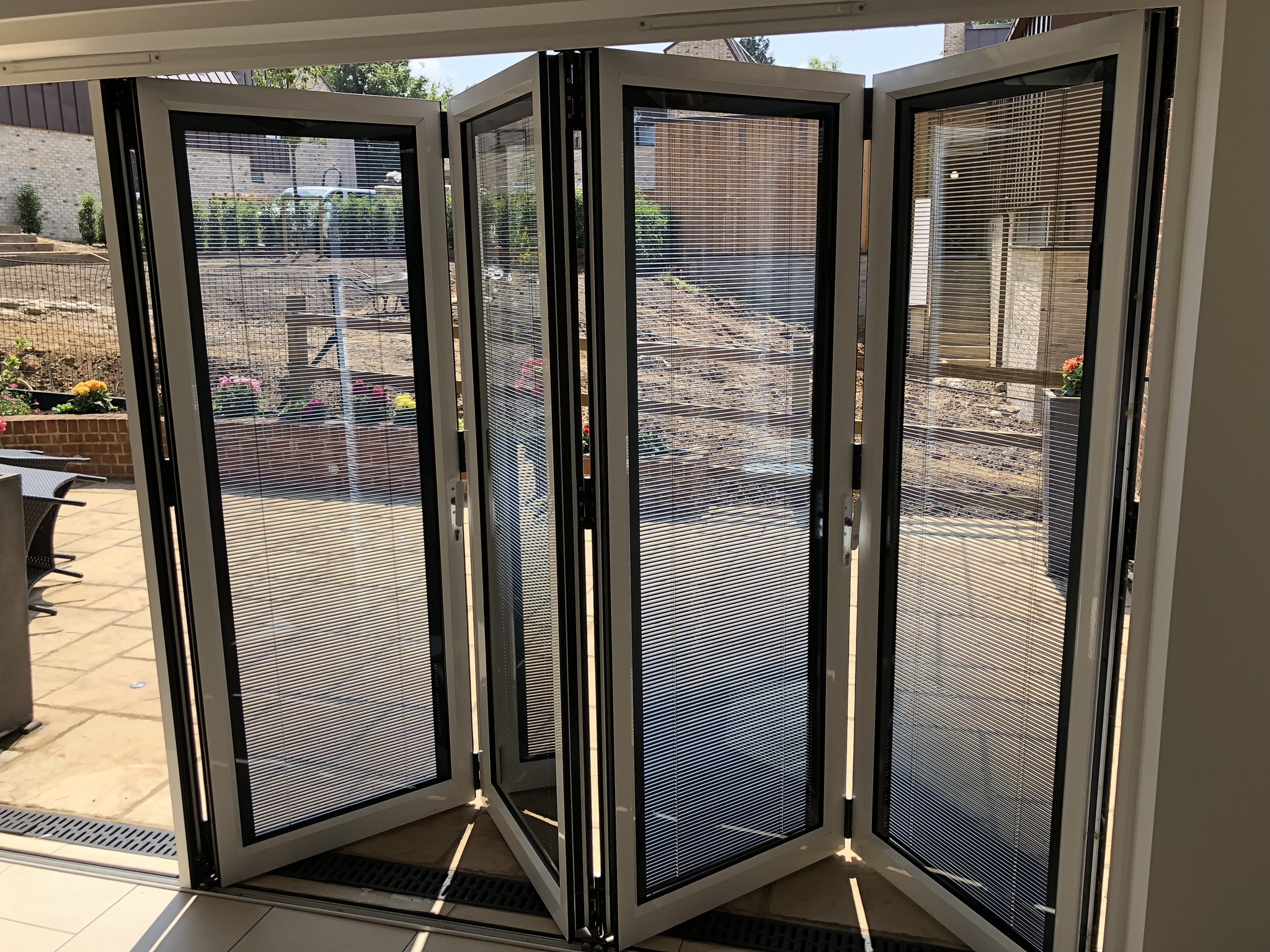 aluminium-bifold-doors-with-internal-blinds-2